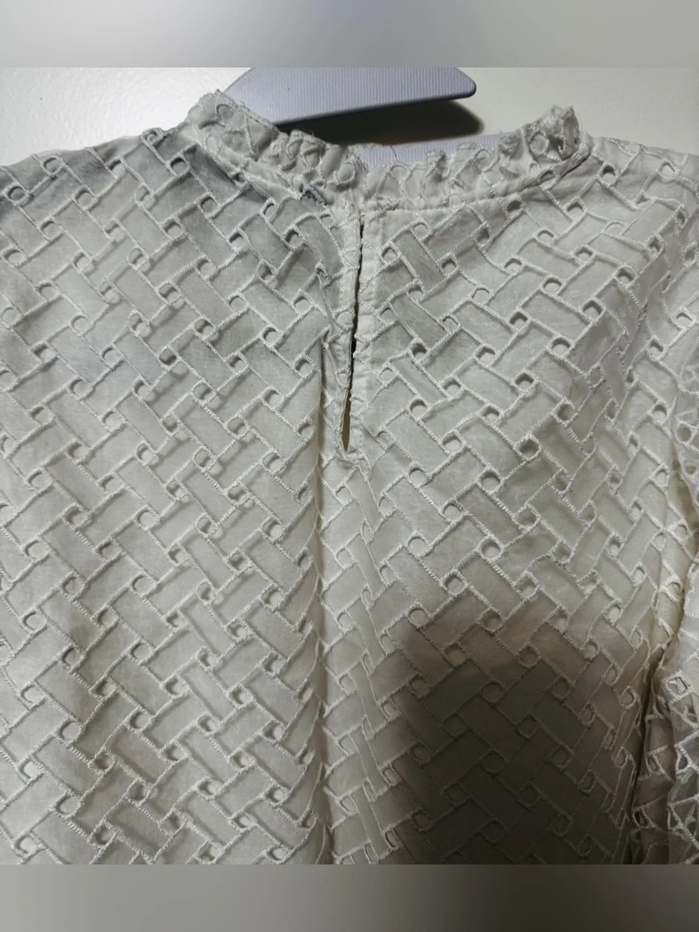Zara White Embroidered Puff Sleeve Textured Blouse Size S
